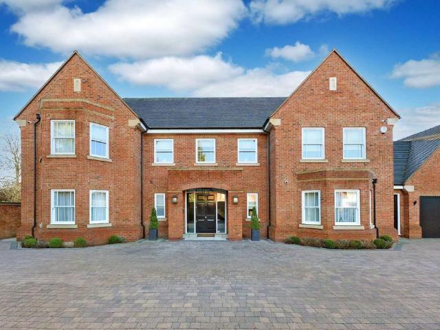 House for sale in Holtspur, Knotty Green