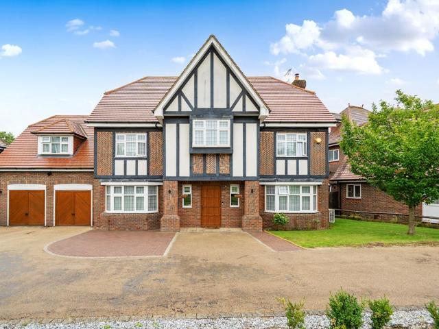 House for sale in Little Stanmore, Greater London