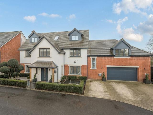 House for sale in Penylan, Falcon Lodge