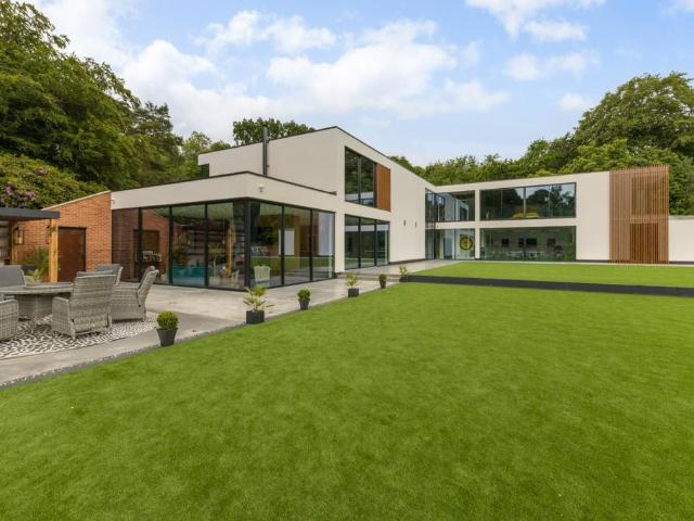 House for sale in Heol-las, Surrey