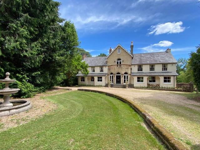 House for sale in Perryfields, West Sussex