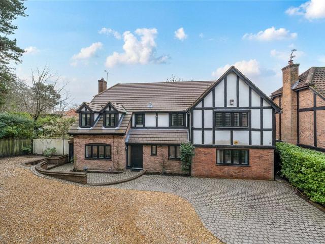 House for sale in Heol-las, Surrey