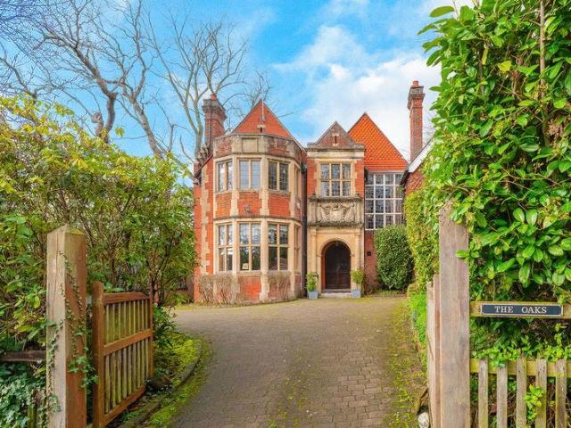 House for sale in Greater London