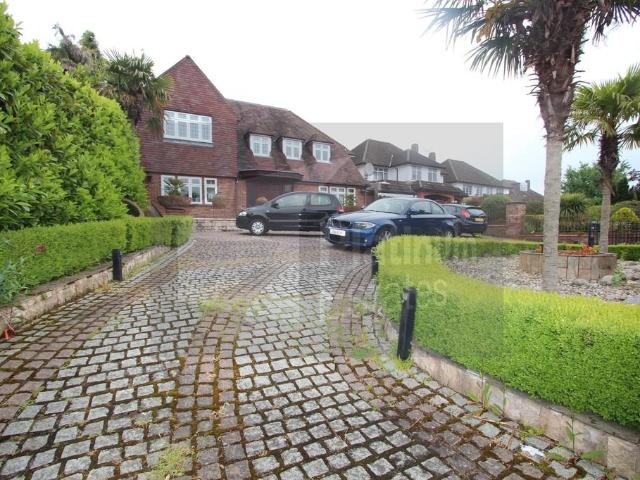 House for sale in Hadley Wood, Greater London
