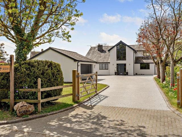 House for sale in Chelmondiston, Suffolk