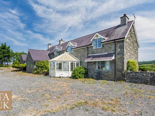 House for sale in Bodedern, Wales