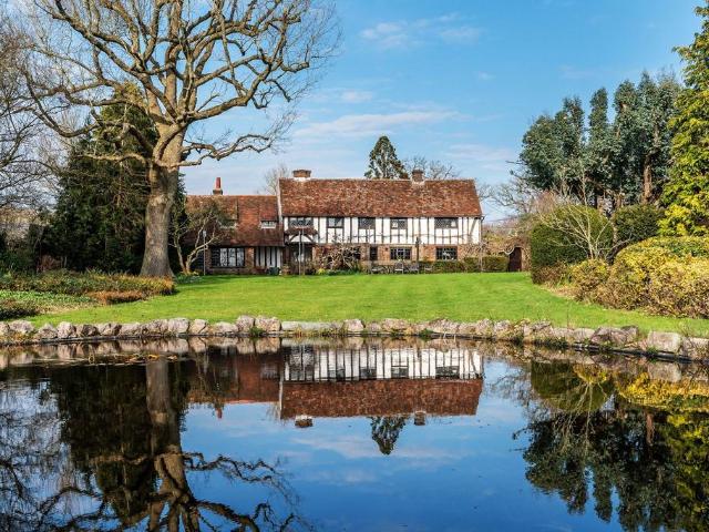 House for sale in Crowhurst, Hillview