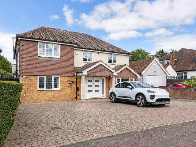 House for sale in Connaught Park, Bushey
