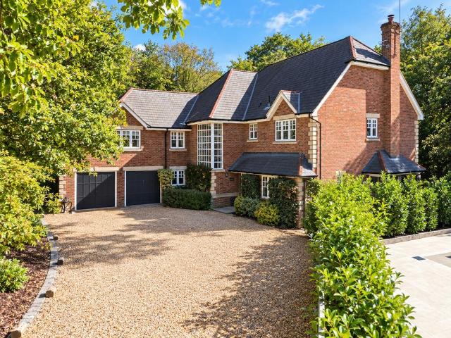 House for sale in Farnham, Waverley