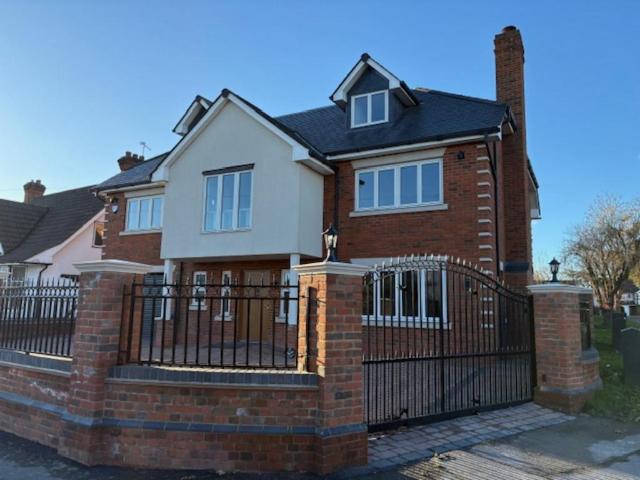 House for sale in Emerson Park, Greater London
