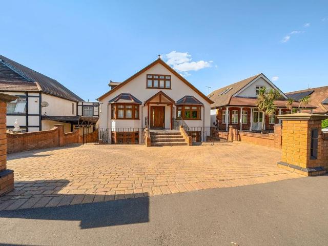 House for sale in Chigwell, Epping