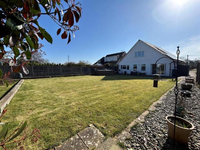 House for sale in The Butts, Kent