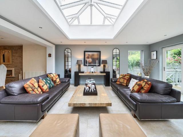 House for sale in Muswell Hill, Greater London