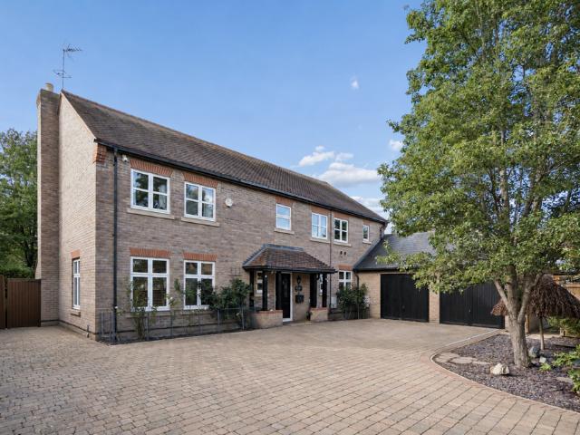 House for sale in Harlington, Central Bedfordshire