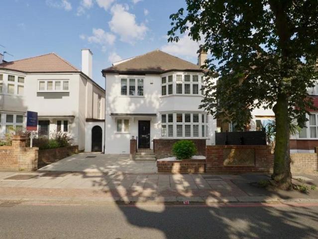 House for sale in Kew, Greater London