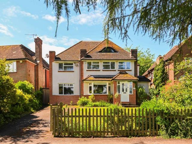 House for sale in Hall Park, Pouchen End