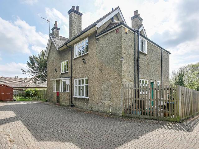 House for sale in Sanderstead, Sanderstead