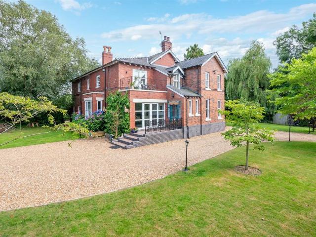 House for sale in Allostock
