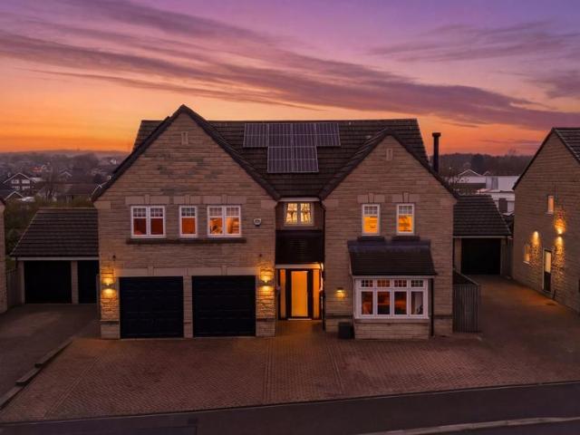 House for sale in Shelf, Calderdale
