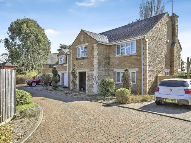 House for sale in Northampton, Northamptonshire