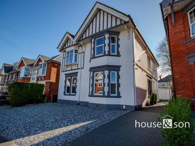 House for sale in Talbot Village, Bournemouth