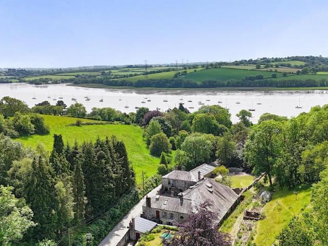 House for sale in Weir Quay, Devon