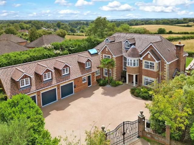 House for sale in Penn, Knotty Green