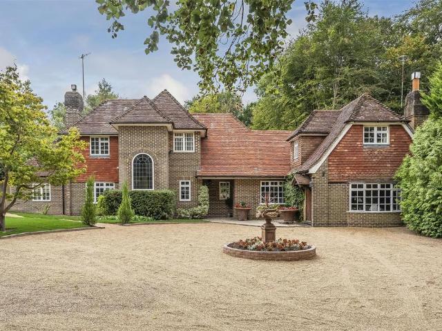 House for sale in Hillview, Surrey