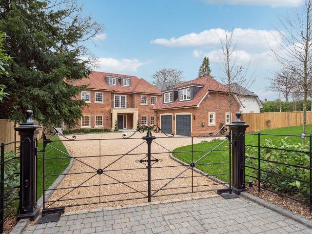 House for sale in Beaconsfield, Knotty Green
