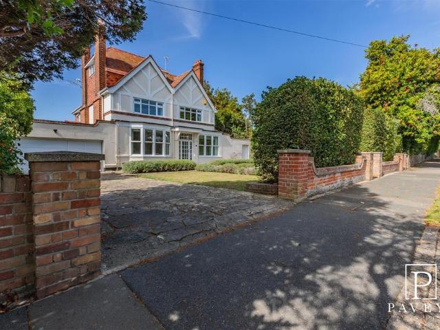 House for sale in Frinton and Walton, Dale Hill