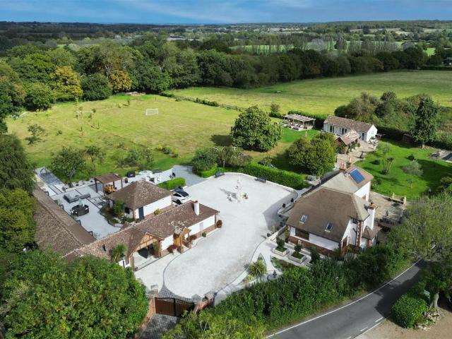 House for sale in Blackmore, Hook End and Wyatts Green, Navestock Side