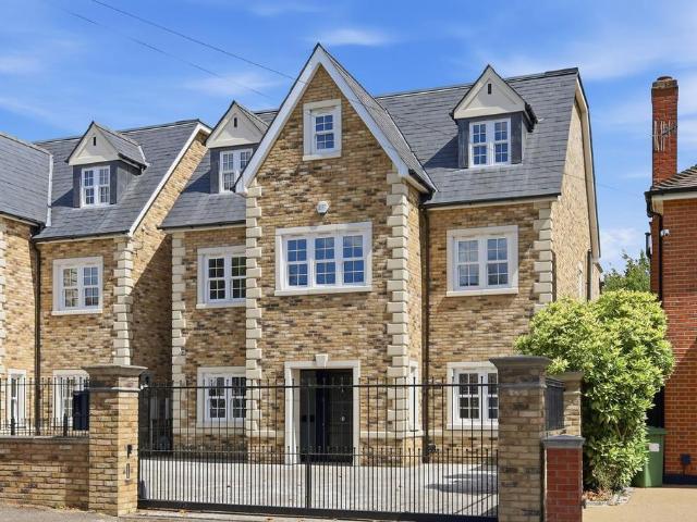 House for sale in Gidea Park, Greater London