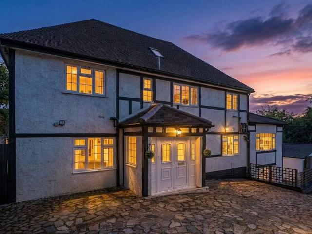 House for sale in Caterham, Tandridge