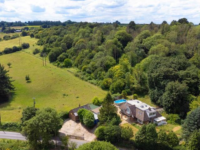 House for sale in Painter's Forstal, Oad Street