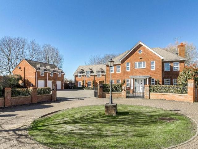 House for sale in Collingtree