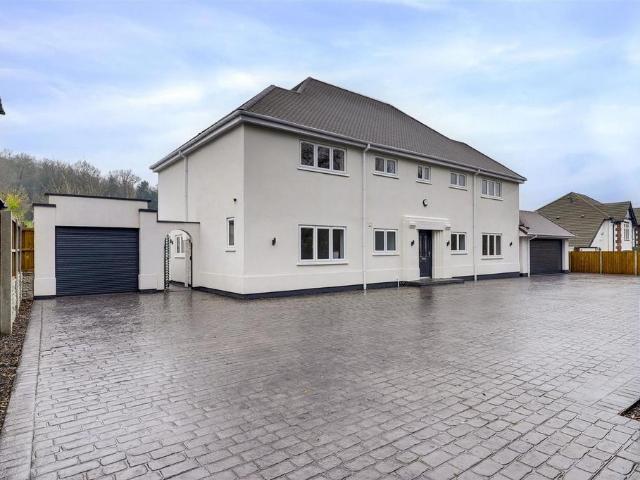 House for sale in Barton In Fabis, East Midlands