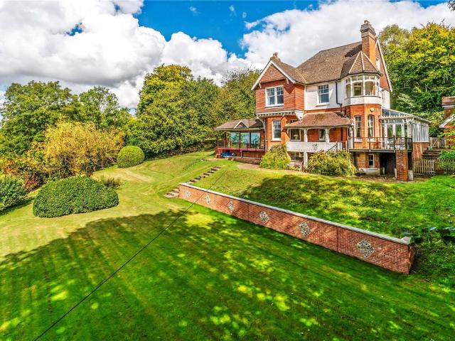 House for sale in Hillview, Surrey