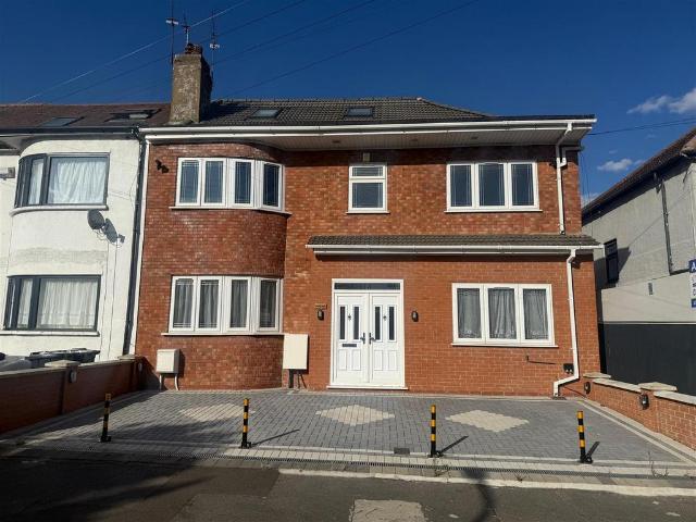 House for sale in Newbury Park, Greater London