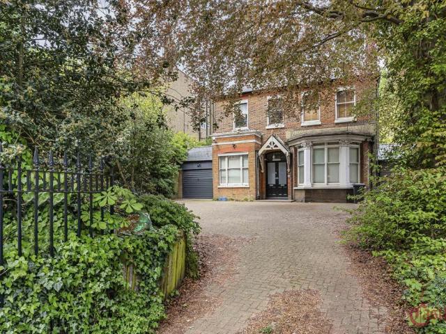 House for sale in Crouch End, Greater London