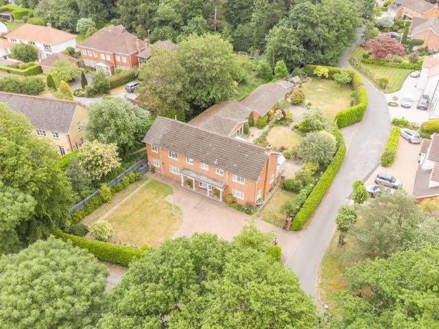 House for sale in Penn, Knotty Green