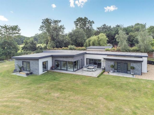 House for sale in The Butts, Kent