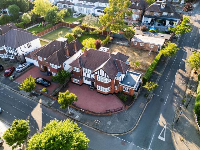 House for sale in London Borough of Ealing, Park Royal