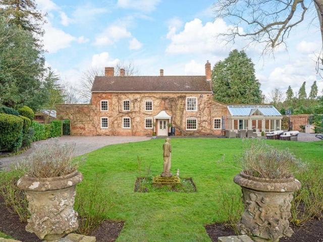 House for sale in Bromsgrove, Worcestershire