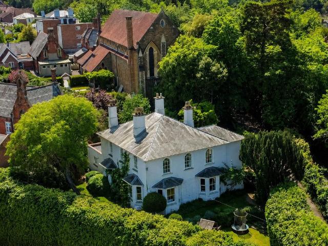 House for sale in Tower Hill, Pachesham Park