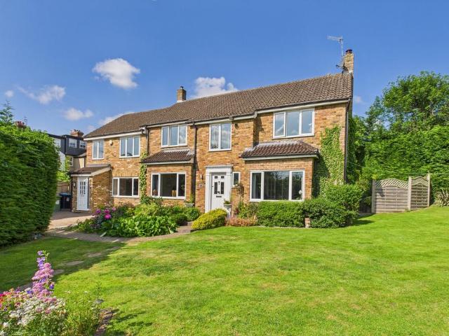House for sale in Hammerfield, Pouchen End