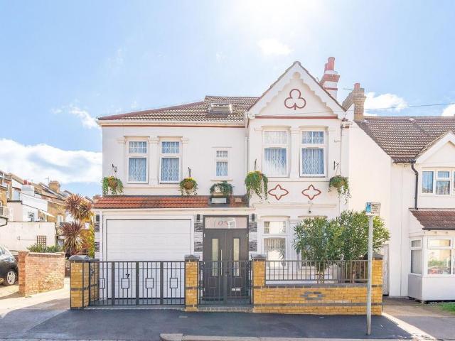 House for sale in London Borough of Croydon, Thornton Heath