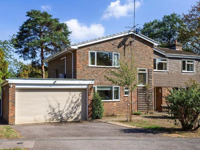 House for sale in Farnham, Waverley