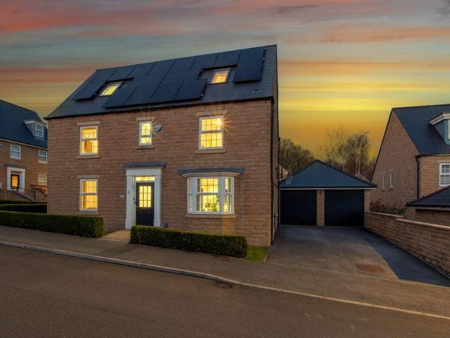 House for sale in Weetwood, West Yorkshire