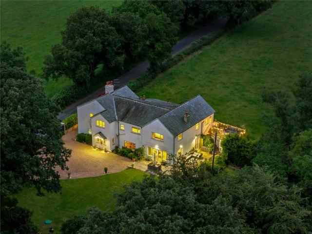 House for sale in Balderstone, Paradise