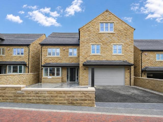 House for sale in Clifton, West Yorkshire